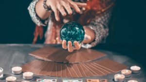 The Keen Connection: Exploring the Pros and Cons of Psychic Readings on Keen