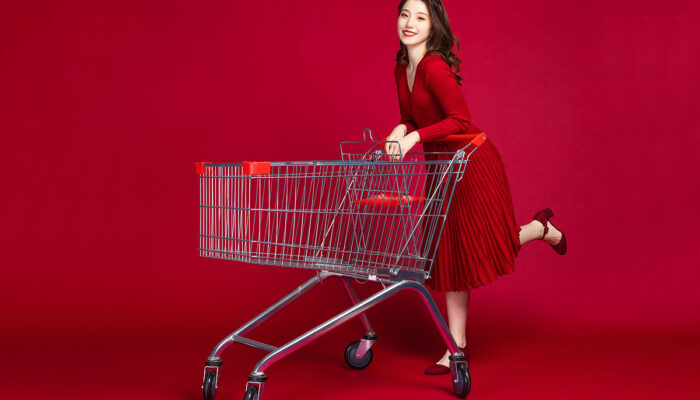 Army Dad Snaps Picture of a Woman’s Cart: Why Did He Do It?