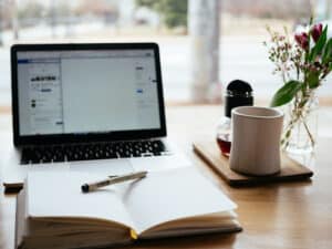 What are the main differences between Marketplace and e-commerce?